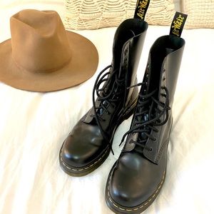 Dr. Martens 1490